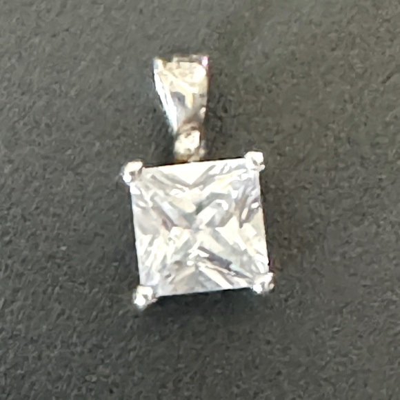 Sterling silver & cubic zirconia pendent - Picture 1 of 3